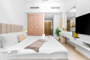 Studio - Pool - Gym - Wi-Fi - 12min from Downtown - Azizi Riviera 26